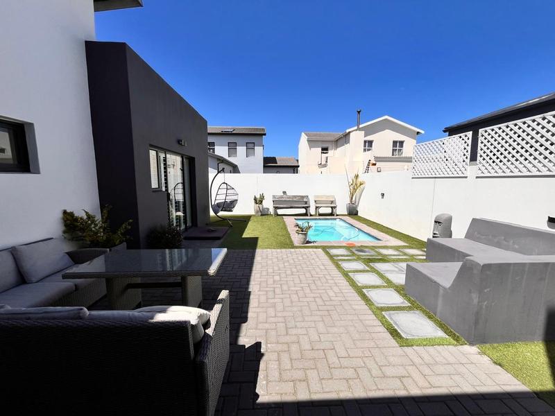 2 Bedroom Property for Sale in Sandown Western Cape